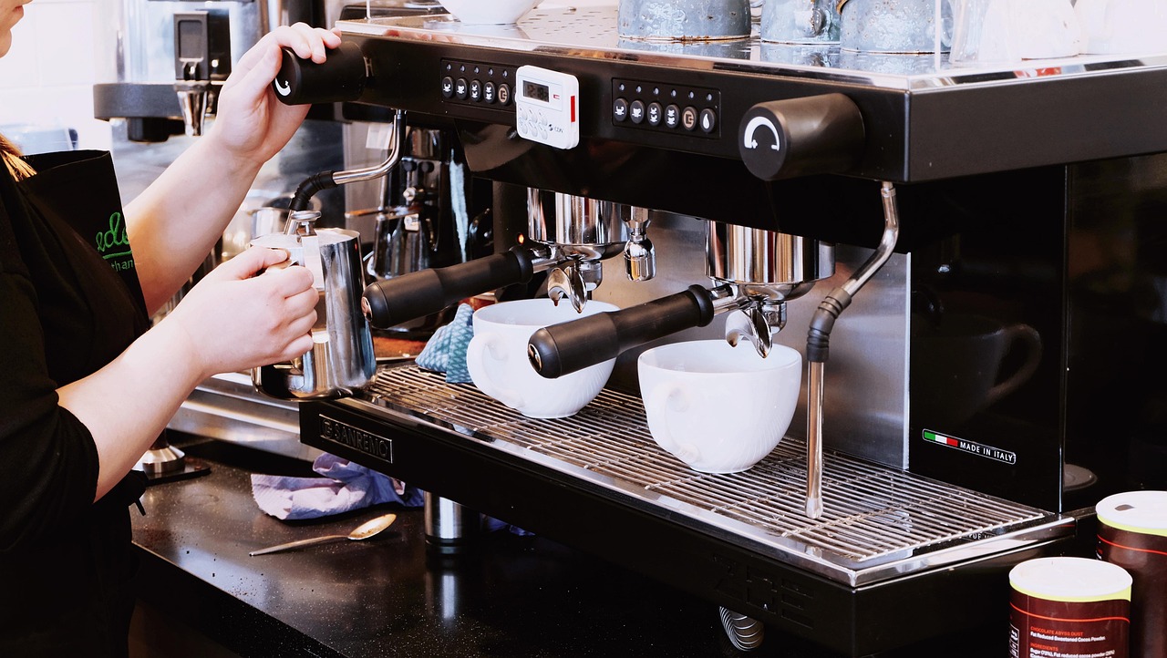 Compacte keuken met elegante eetbarhoekopstelling. Compacte keuken met elegante eetbarhoekopstelling.