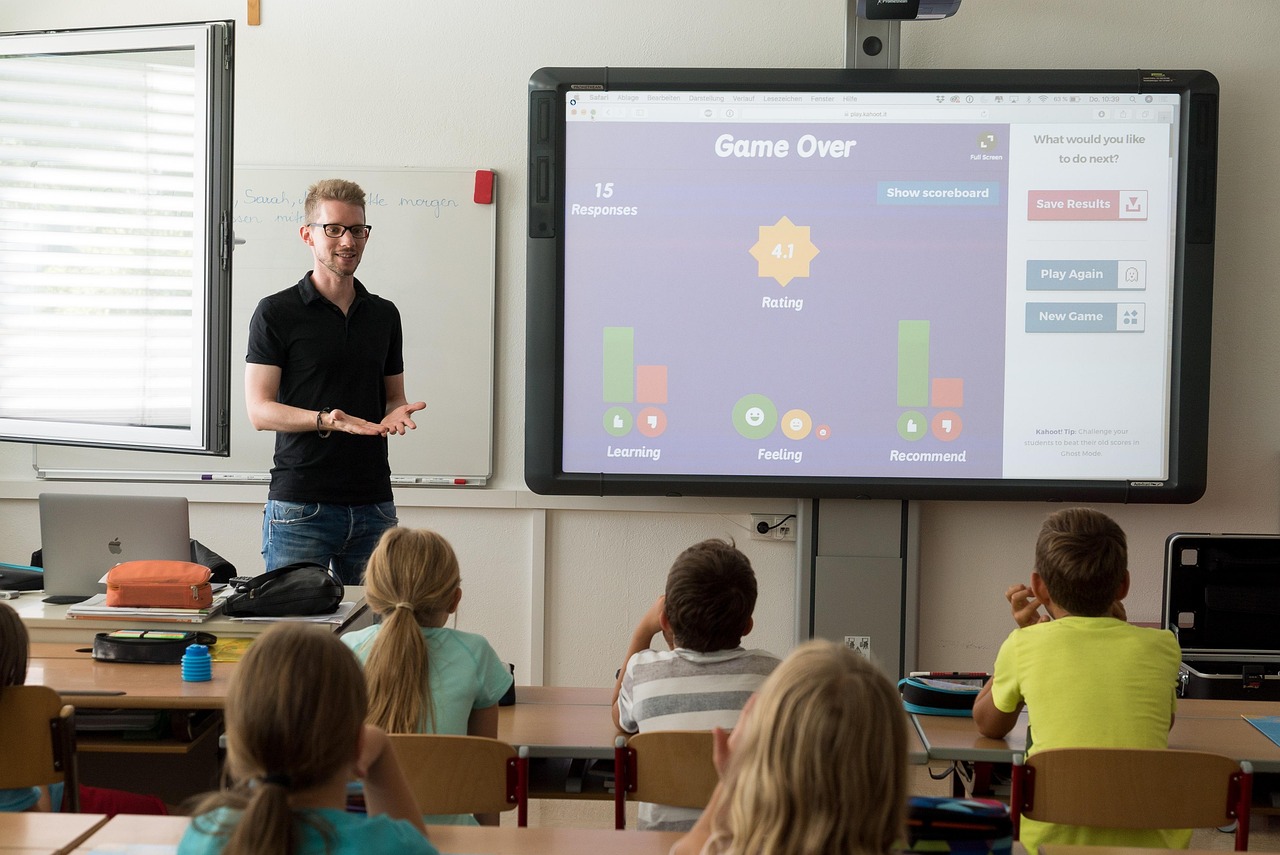 Mobiele app bestuurt slimme kasverlichting.